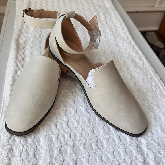 Journee Loreta Loafer Flats Vegan Leather Ivory Buckle Straps Square Toe 1” Heel - Picture 8 of 16